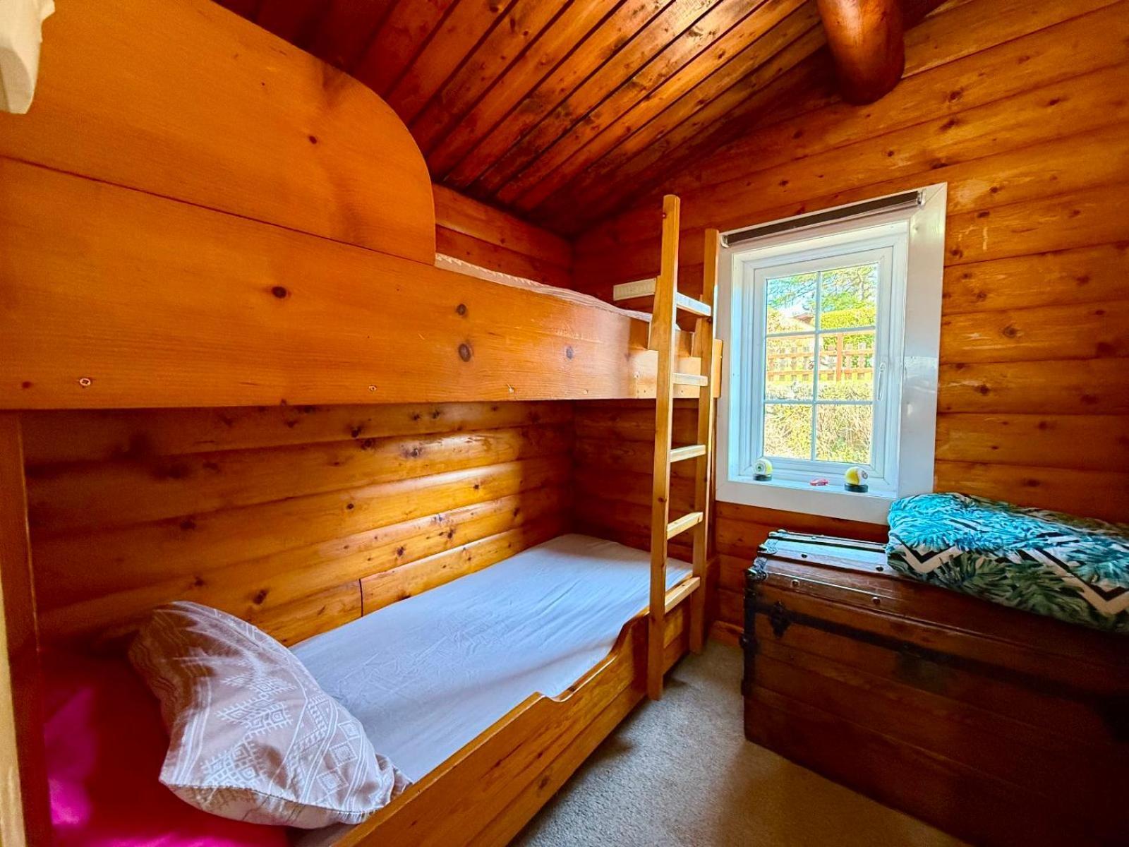 Shifty Chicken Shack Chalet *